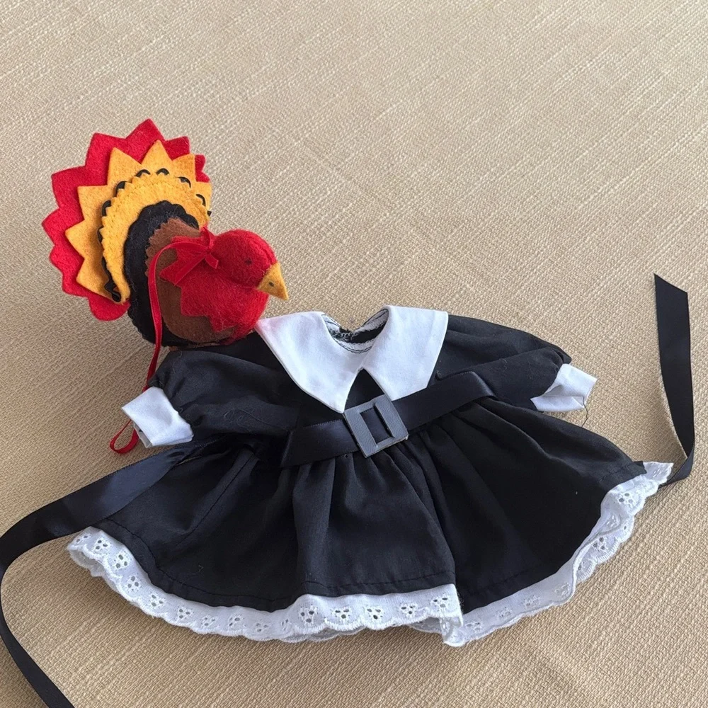 Muffy VanderBear Wear Pilgrim Dress & Turkey for Muffy